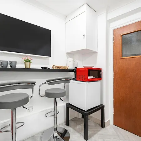 Comfy Small Basement Studio In Kensington Olympia London Exterior photo