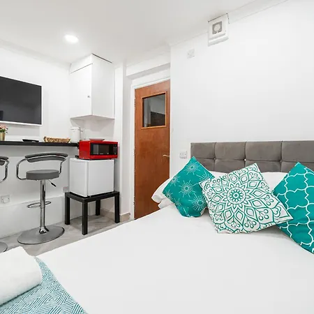 Comfy Small Basement Studio In Kensington Olympia London Exterior photo